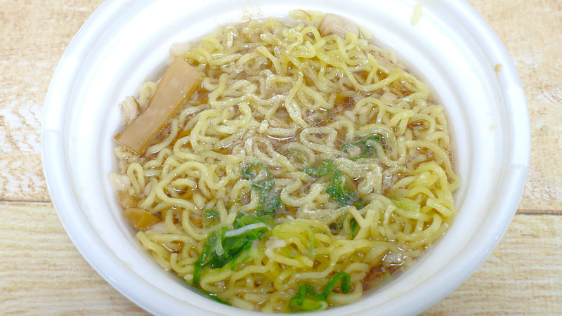 特製スパイスをまぶしたら食事を再開!