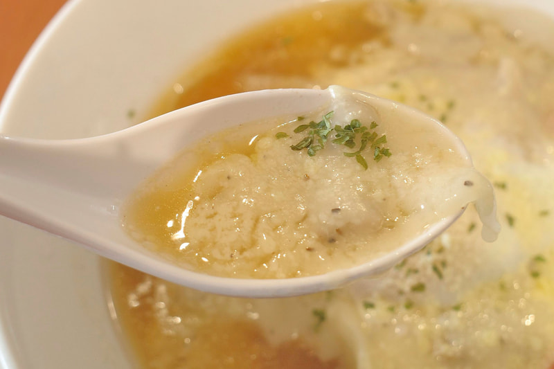 濃厚ソースをプラスしたスープは元のスープの旨味を損なうことなく、牛乳の持つ円やかさ、チーズの塩分が丁度いい具合にマッチして美味!