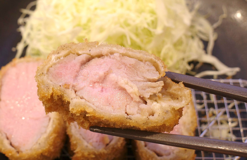 極厚“レア”ヒレかつは低い温度でフライにしたことで、ヒレ肉のフレッシュ感が鮮やかに体感出来て激ウマ!