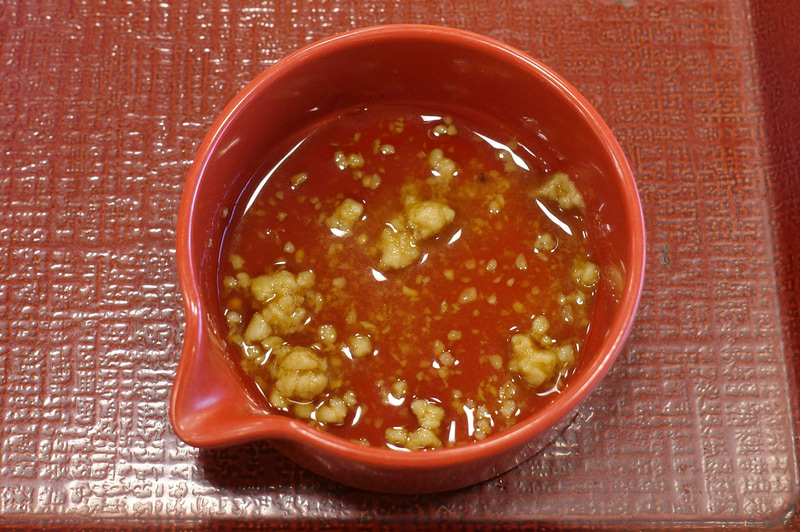 まずは小皿にわさびと醤油を投入してMIX!