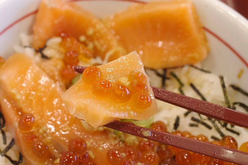 サーモンといくらは親子の組み合わせなので相性バッチリ!