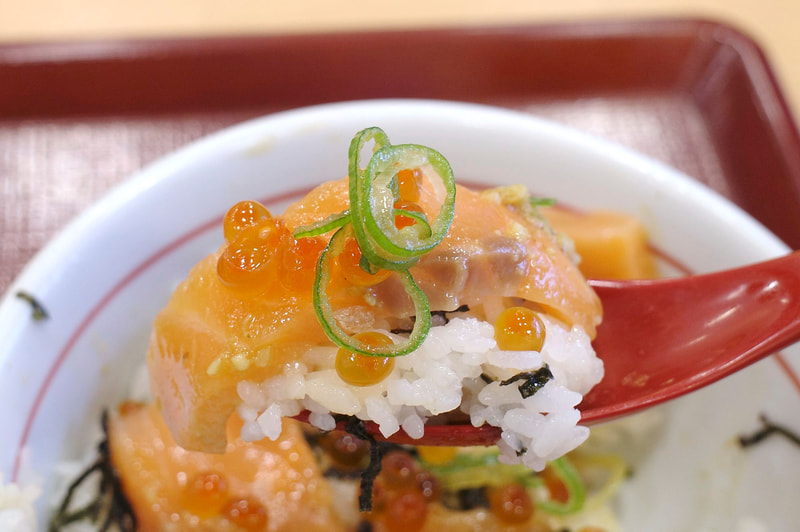 最初から「サーモンいくら丼」として喰らうのが正解であることを実感しながらFINISH!
