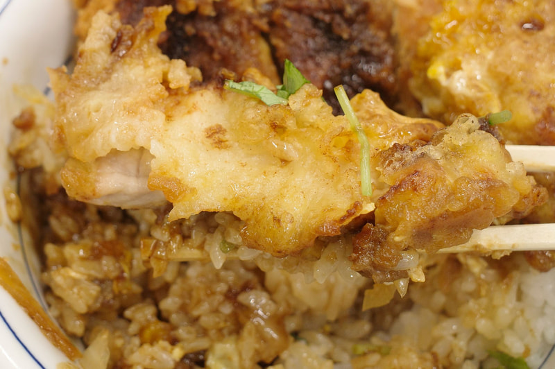 「豚ロース天丼」でも味に不満はないのですが、ご飯とのマッチングを考えると「チキンカツ丼」の方が秀でていると実感しながらFINISH!