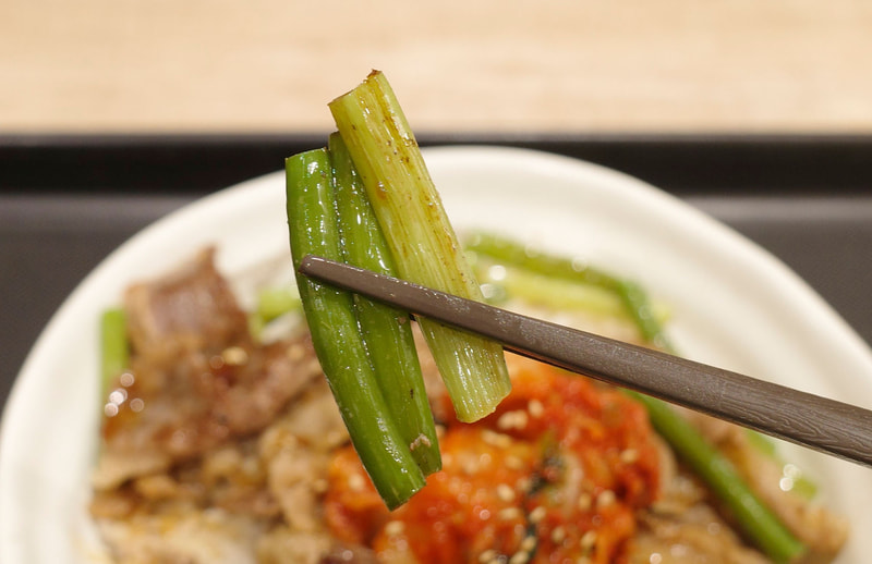 ニンニクの芽は単体で味わうよりお肉とペアにしたい!