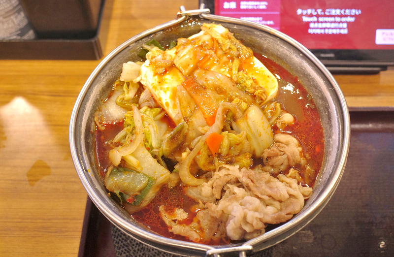 「牛・旨辛豆腐鍋」は常時激熱!