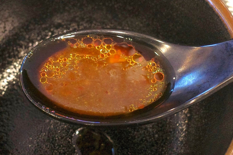 スープは塩気、辛味、旨味の塩梅グー!