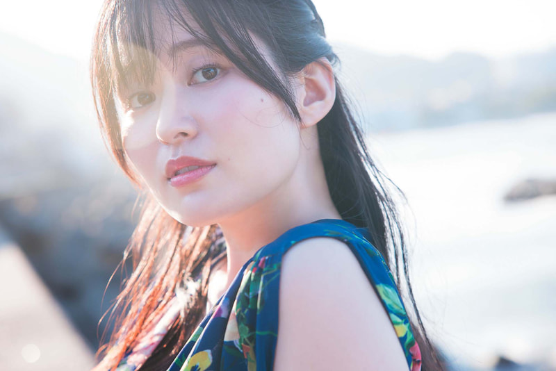 【書中カット】夏の終わりに行なわれた撮影では、ふとした瞬間の表情も活写　(撮影：桑島智輝)