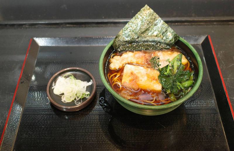 食券を購入してから5分ほどで「開運そば」が完成!