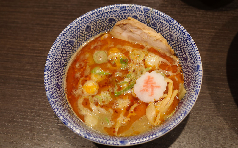 「海老つけめん」のつけダレは思いのほか特製の海老香味油の絵力が強強!