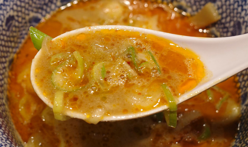 青ねぎを絡めることで爽快感UP!