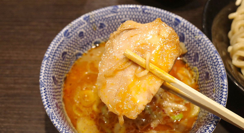 チャーシューは大きさ、味の良さともにパーフェクト!