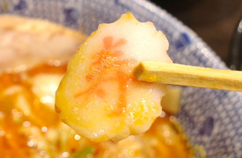 なるとには「寿」の文字が記され、新春メニューらしさを引き立てています