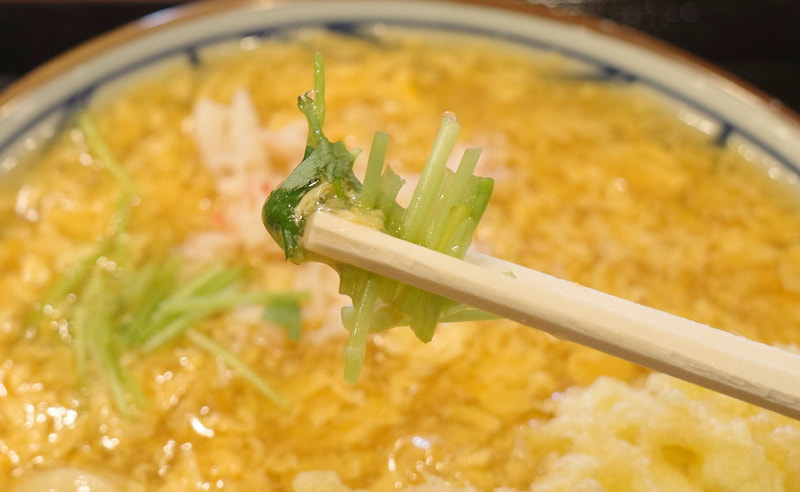 ほろ苦さがあと引く三つ葉はお口直しに最適!