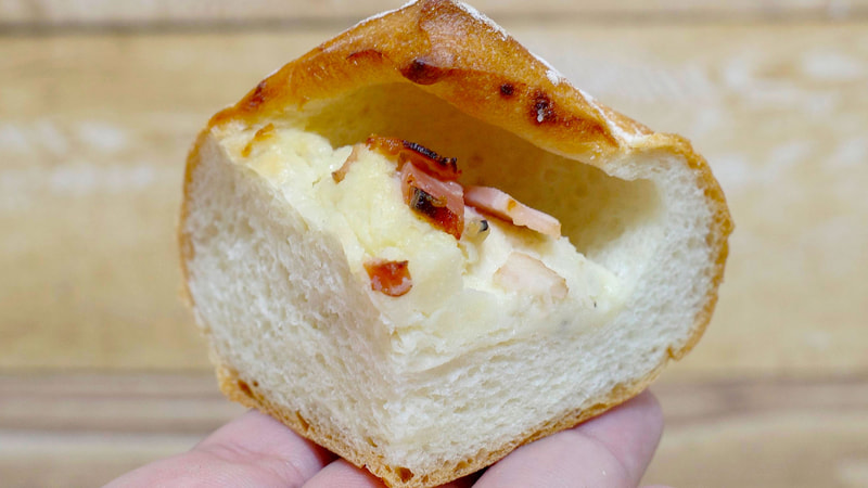 「ベーコンポテトフランス」は、カリモチな食感のフランスパン生地に、ベーコンと胡椒の味が効いたポテトフィリングが調和して、思わずお酒が恋しくなるおつまみ的な味!