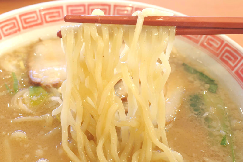 麺は食感、スープとの絡み具合もグッドでスルスルと食が進みます!