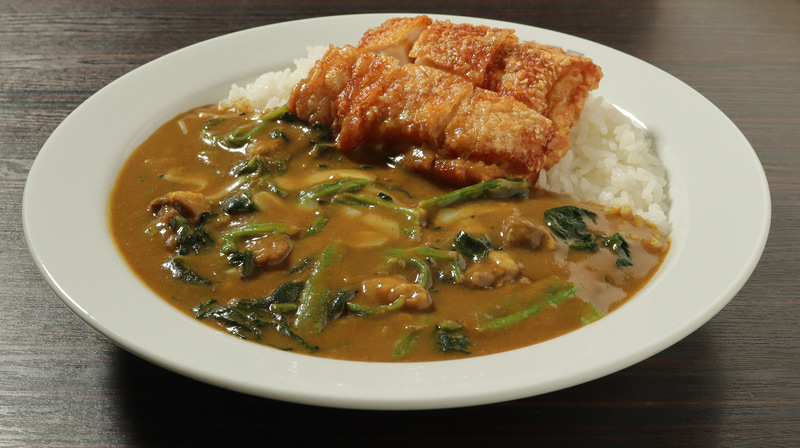 「ビーフカレー×ハーフチーズ×ほうれん草×パリパリチキン」