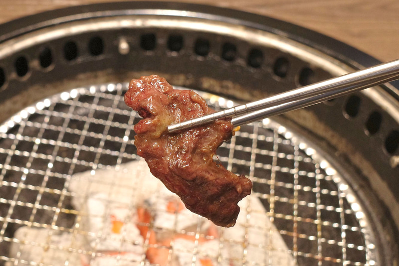 牛ハラミはさっぱりとしていて、カルビの合間に喰らいたい味!