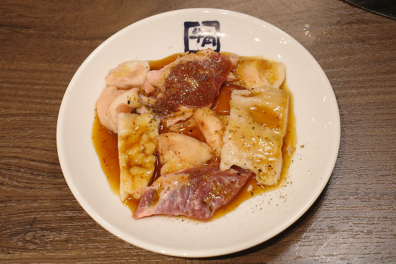 「黒MIX」はタレ以外は「白MIX」と同じ部位が使われています