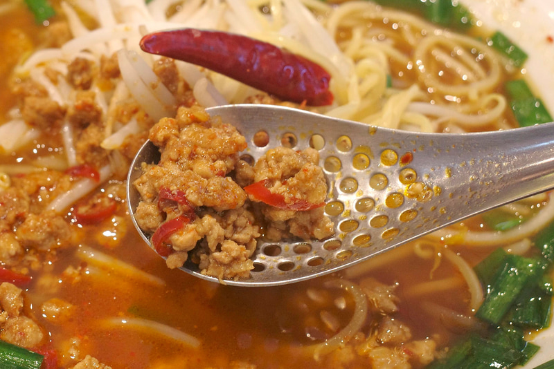 特製台湾ミンチは旨味、ジャンク感、辛味が激強で、具として喰らうよりもスープや麺とペアにして味わいたいのが本音!