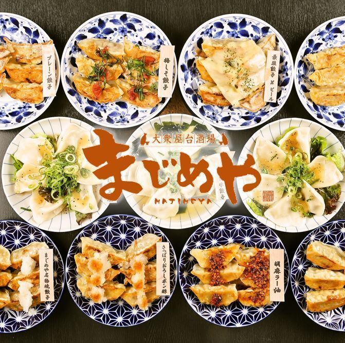 餃子をはじめお酒にあう屋台料理を多数ラインナップ！餃子・手羽先はランチ食べ放題でも熱々で提供