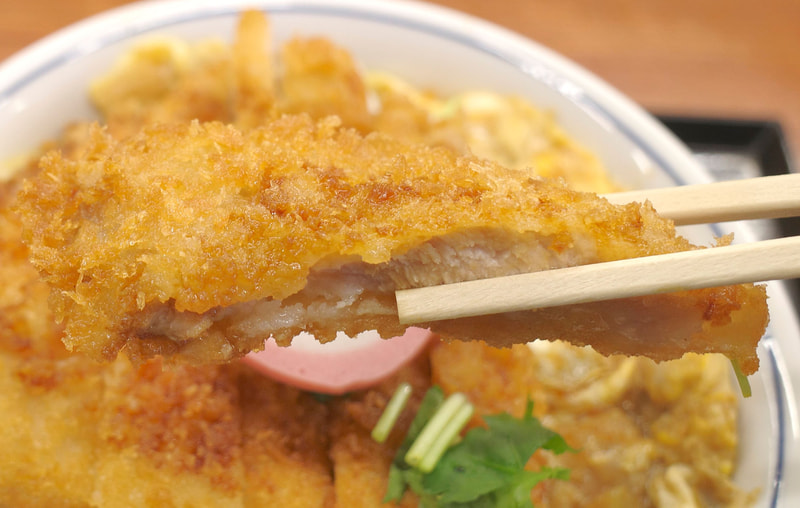 出汁醤油ロースカツは出汁醤油の効き具合、ロース肉の旨味の強さともにパーフェクト!