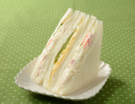 「盛りすぎ！ポテトたまごサンド」(税込297円)