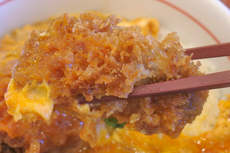 牡蠣フライは割り下がガッツリ染み込んでいる割に、衣の食感がベチャついてない!