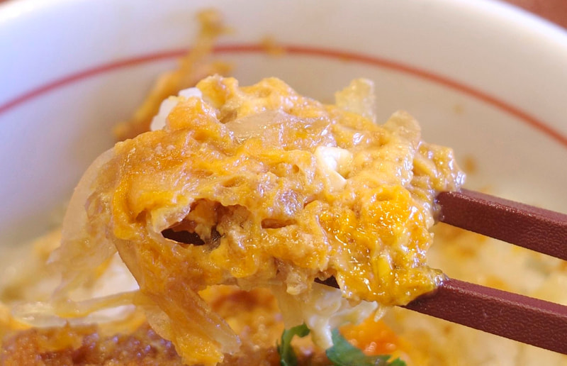 玉子とじは玉子と玉ねぎの素材感は申し分ないものの、割り下の味の主張が強いので、早々にご飯と一緒に食べたいのが本音!