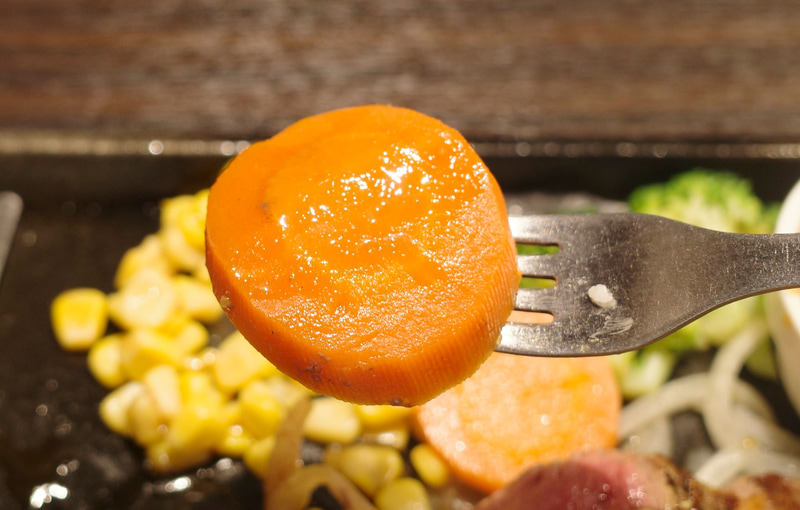 人参は特製ソースを跳ねのけるほど甘々!