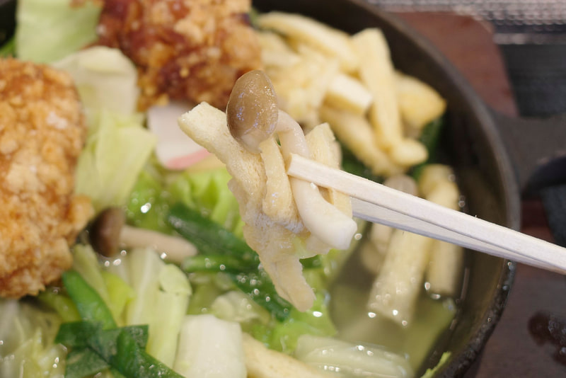 油揚げとしめじは塩ちゃんこの味変に使えます