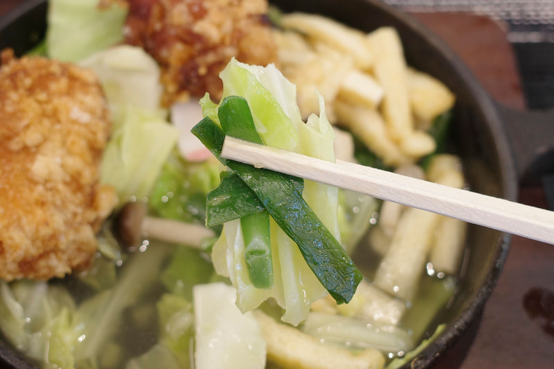 特にニラとキャベツにはつゆが浸透しにくいので、つゆをお供にスープ感覚で楽しむのがベスト!