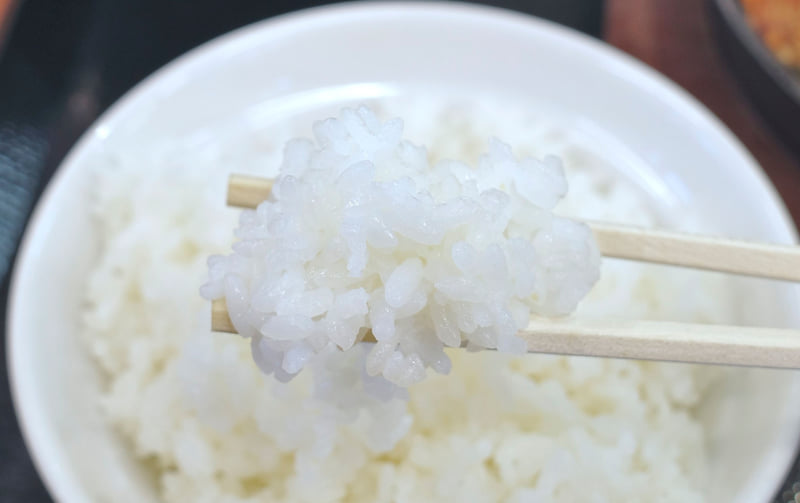 おかずを受け止めるご飯は固めの炊き加減!