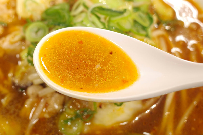 スープからは真っ先に香辛料由来の辛味が感じられるものの、豆鼓や出汁の旨味、味を整える塩気もほどほどに効いて旨し!