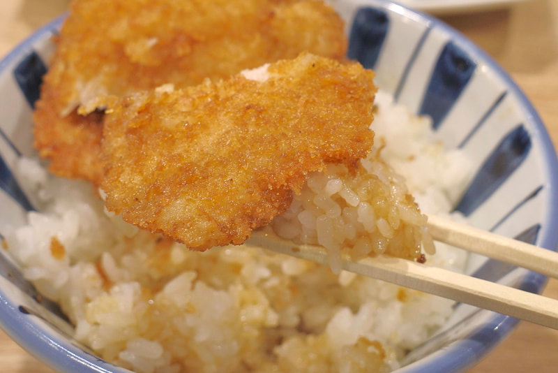 名実ともに「豚たれかつ丼」としてほおばることで、ご飯全体で豚たれかつの味を余すこと無く受け止めてメチャウマ!