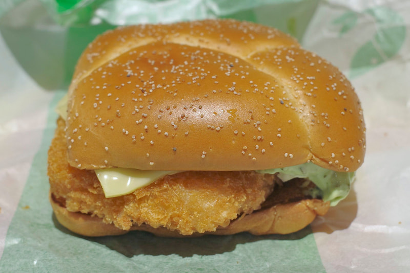 「N.Y. タルタルシュリンプ ガーリック&バジル」は、先に食べた「N.Y. 肉厚ビーフ ペッパー＆ビーフソテー」、「N.Y. ジューシーチキン ホット&ペッパー」より具の印象は控えめ!