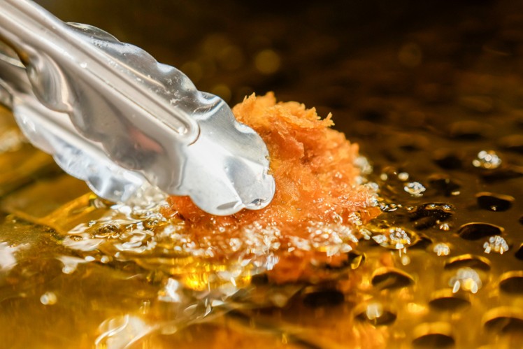 極上のメンチカツのために開発した、サクサクな衣と秘伝の油