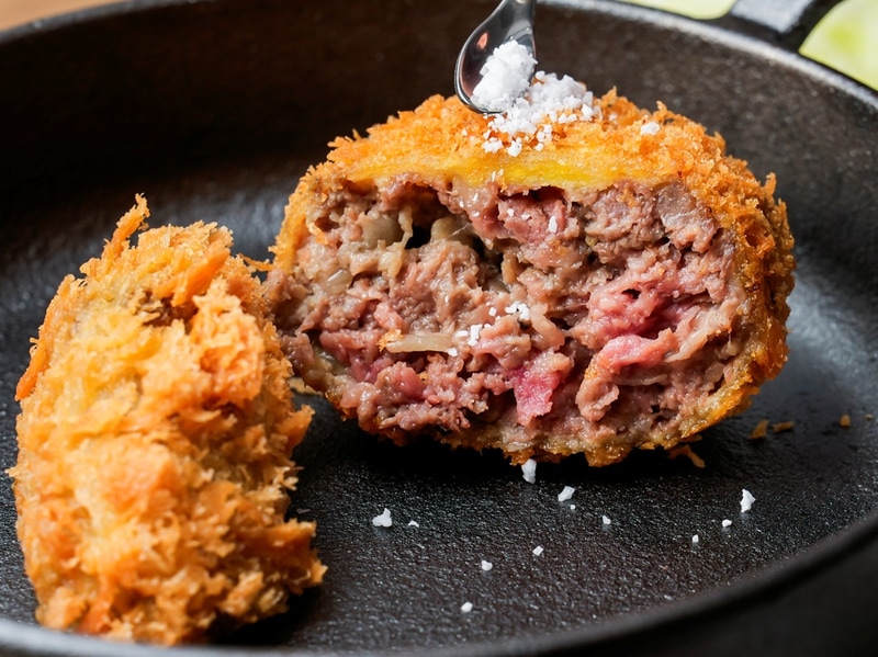 肉の甘味、旨味を引き立てお肉本来の味を楽しめる、「ザ・メンチ」こだわりの塩