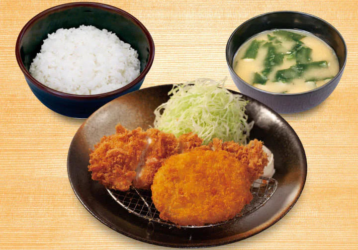 「得朝ささみかつ＆コロッケ定食(小鉢なし)」(783kcal)　530円