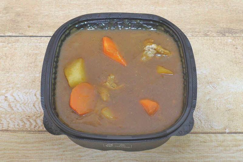 「じっくり煮込んだポークカレー」は、カレールーとご飯の容器が分かれています