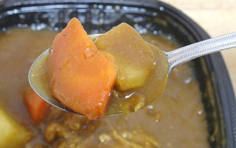 人参、じゃがいもは素材そのものの良さはもとより、カレールーとの親和性も高めで両方旨し!