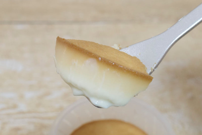 ベイクドチーズケーキは甘味よりも塩気が立っており、まるでケークサレ(惣菜系ケーキ)のような味!