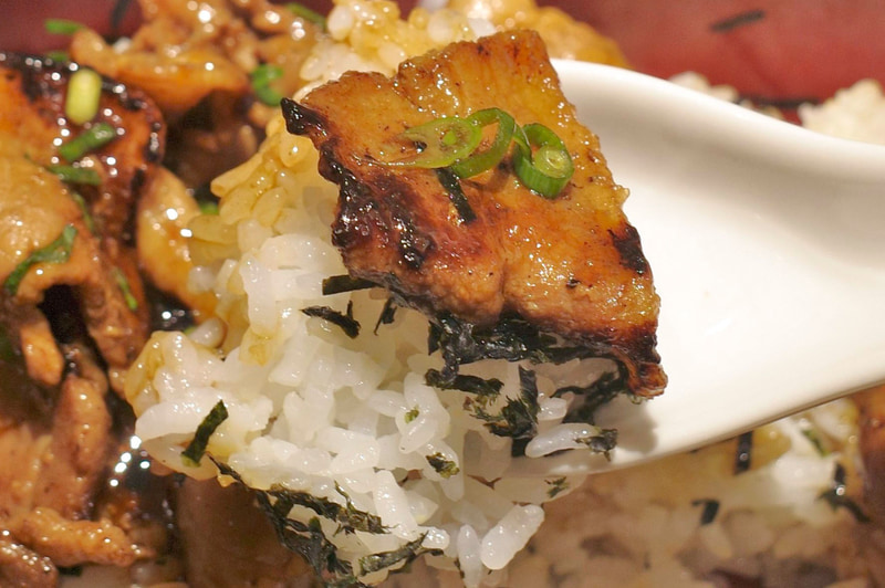 追加用のタレのおかげでご飯との親和性がUP!