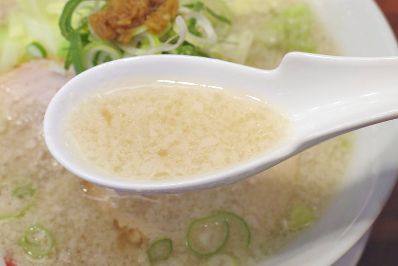 スープは旨味、甘味、キレのバランスグーで旨し!