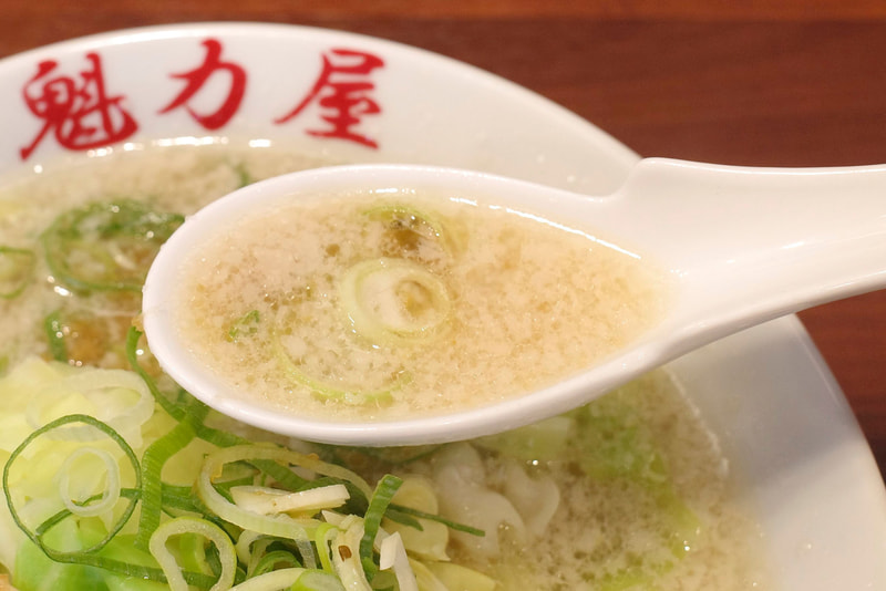 スープは素のままでも味に不満はありませんでしたが、青ねぎと醤油漬けのおかず生姜をプラスすると一段上のウマさにパワーアップ!