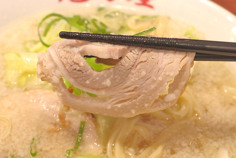 チャーシューは大きさ、旨味の強さともども満足度高め!