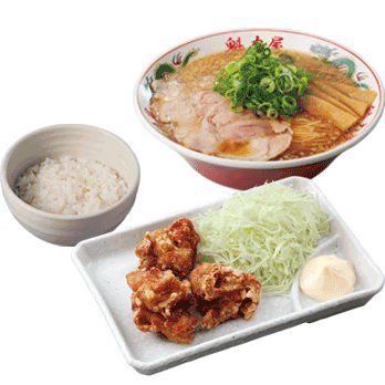 「唐揚げ定食」(ラーメン+655kcal) ラーメン+税込319円/352円 ※店舗によって価格が異なります