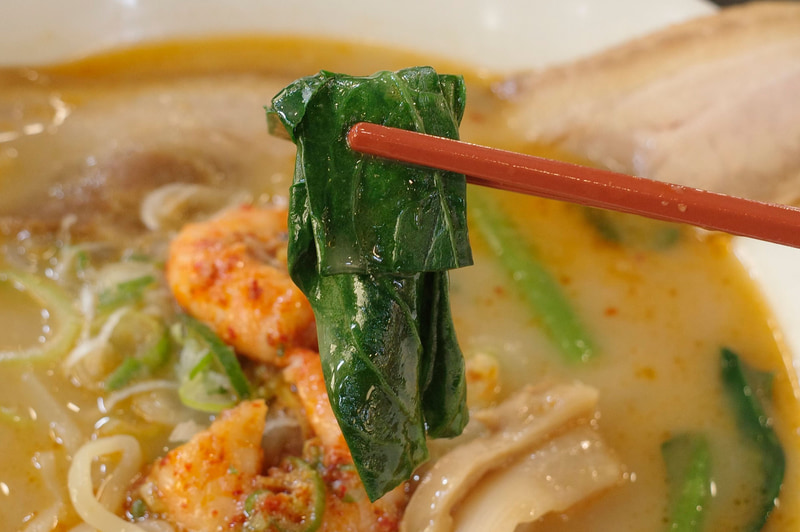 ビター感強めな小松菜は箸休めに最適!