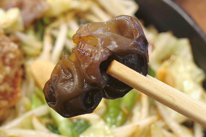 きくらげはさっぱりかつ嫌味のない固さ