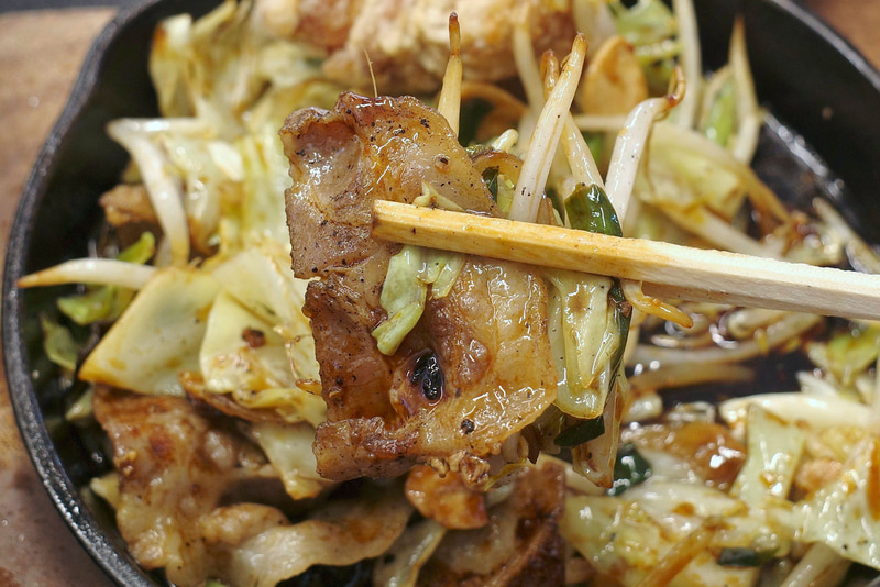 肉野菜炒めは豚肉と野菜を一緒にしてほおばるのが正解と実感!