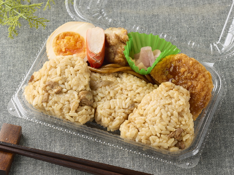 「鶏めしとおかずセット」おにぎり1個増量 イメージ